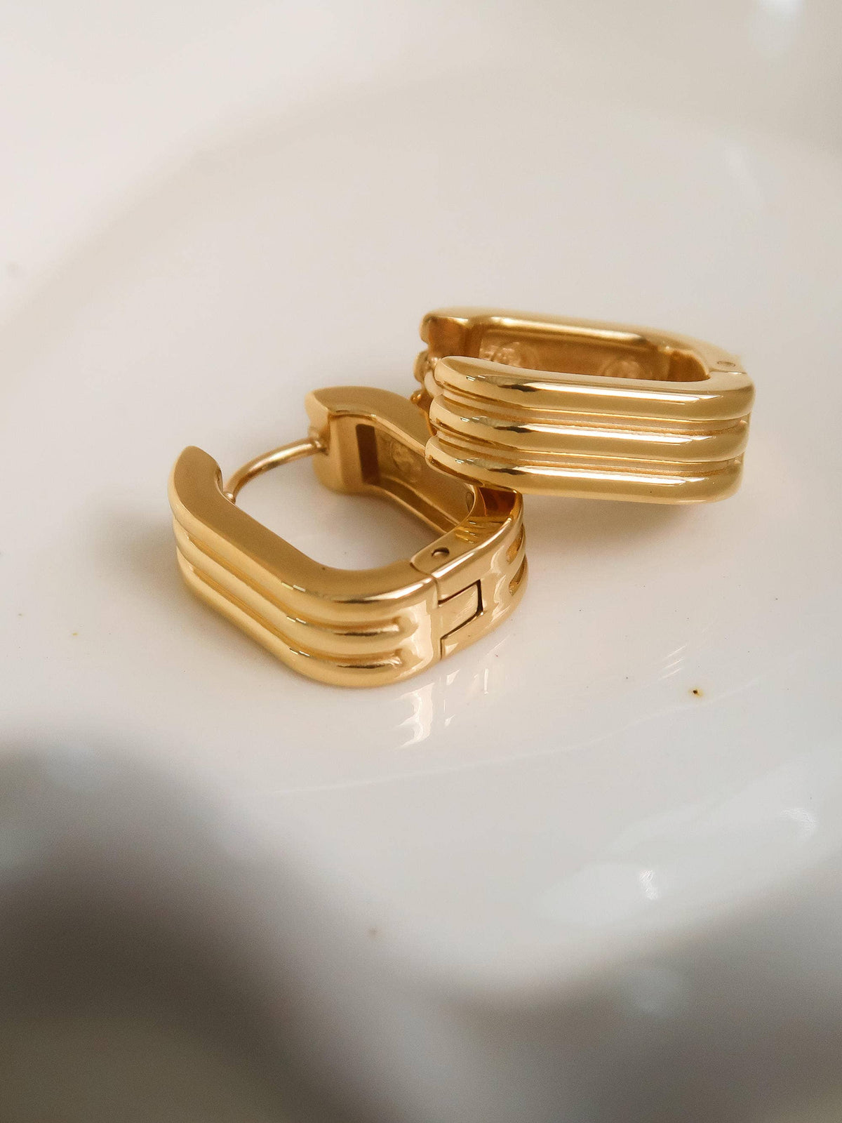 Noah 18K Gold Non-Tarnish Stripe Hoop Earring: Yellow Gold