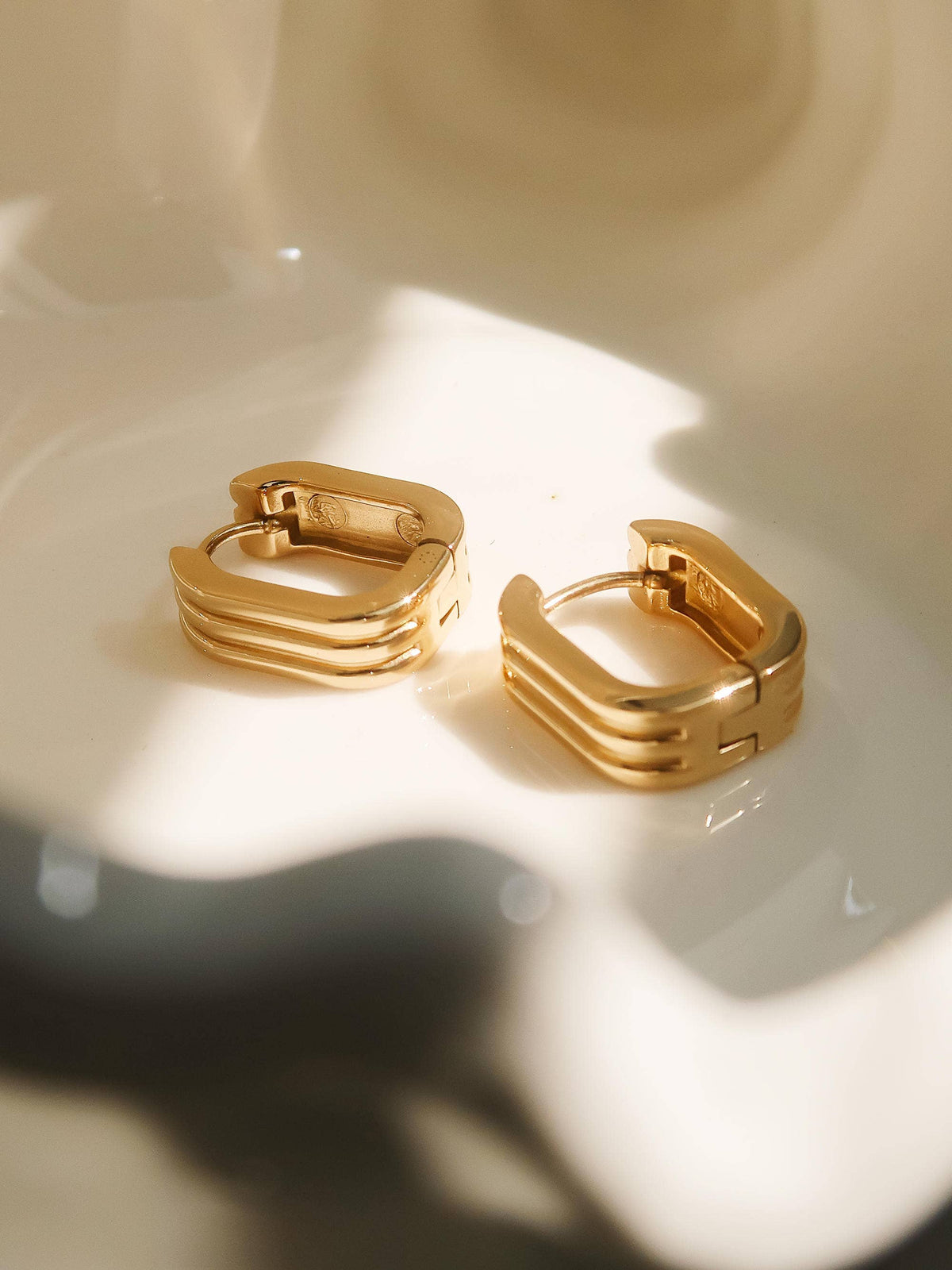 Noah 18K Gold Non-Tarnish Stripe Hoop Earring: Yellow Gold